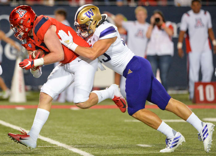 Jackson Sirmon, shown here against Arizona, is poised to become a starter at inside linebacker for Washington.